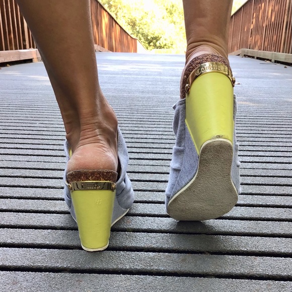 Juicy Couture Gray and Yellow Sandals with Wrapped Fabric Detail - Picture 9 of 13